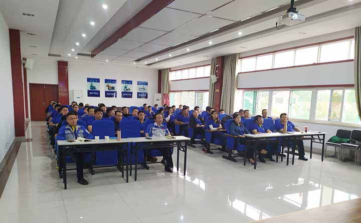 認(rèn)真傾聽的參會(huì)人員